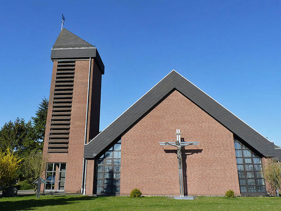 Katholische Pfarrkirche Zum Heiligen Kreuz Zierenberg (Foto: Karl-Franz Thiede)